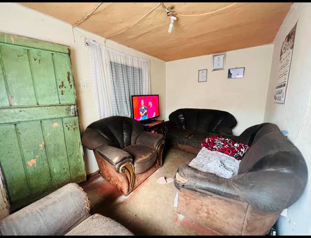 2 BEDROOM HOUSE FOR SALE IN KWANDENGEZI